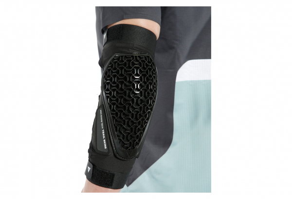 Coderas Dainese Trail Skins Pro Negras 2 Coderas Dainese Trail Skins Pro Negras - Imagen 2
